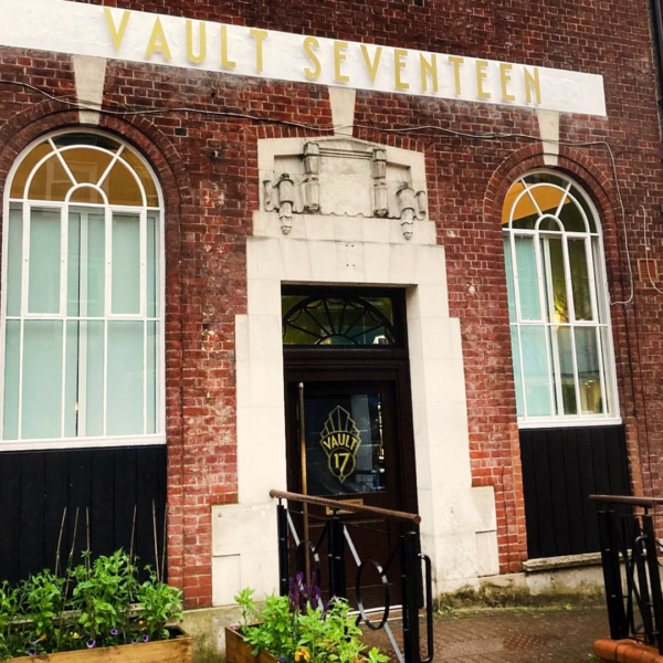 Vault 17 Chesham wine bar exterior